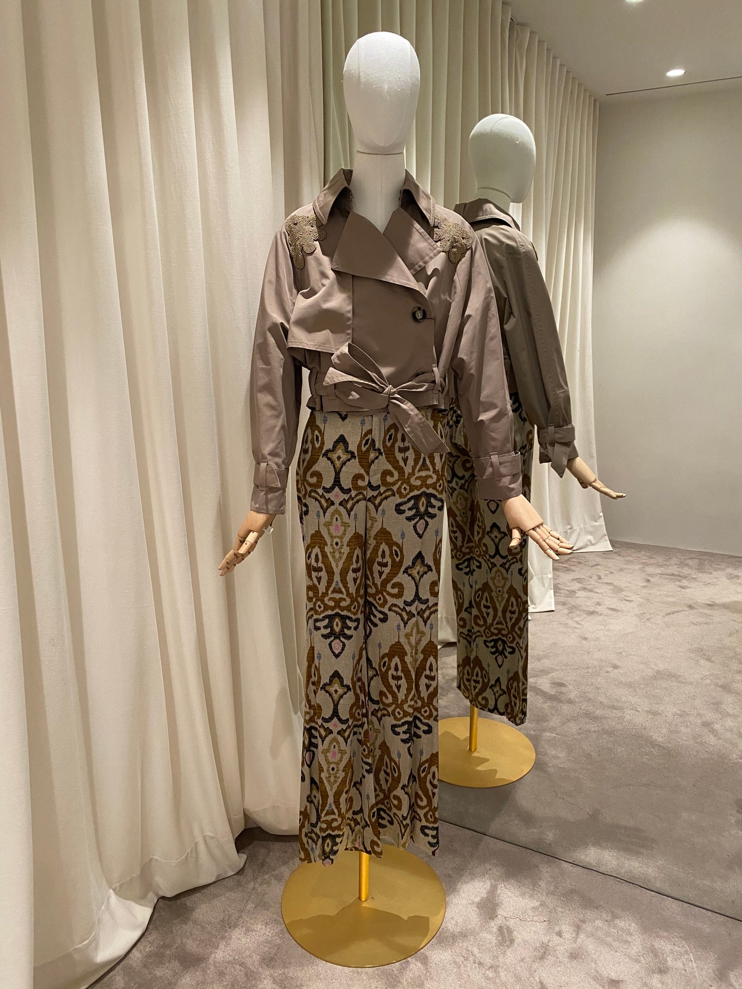 Bazar Deluxe Chaqueta trench corta