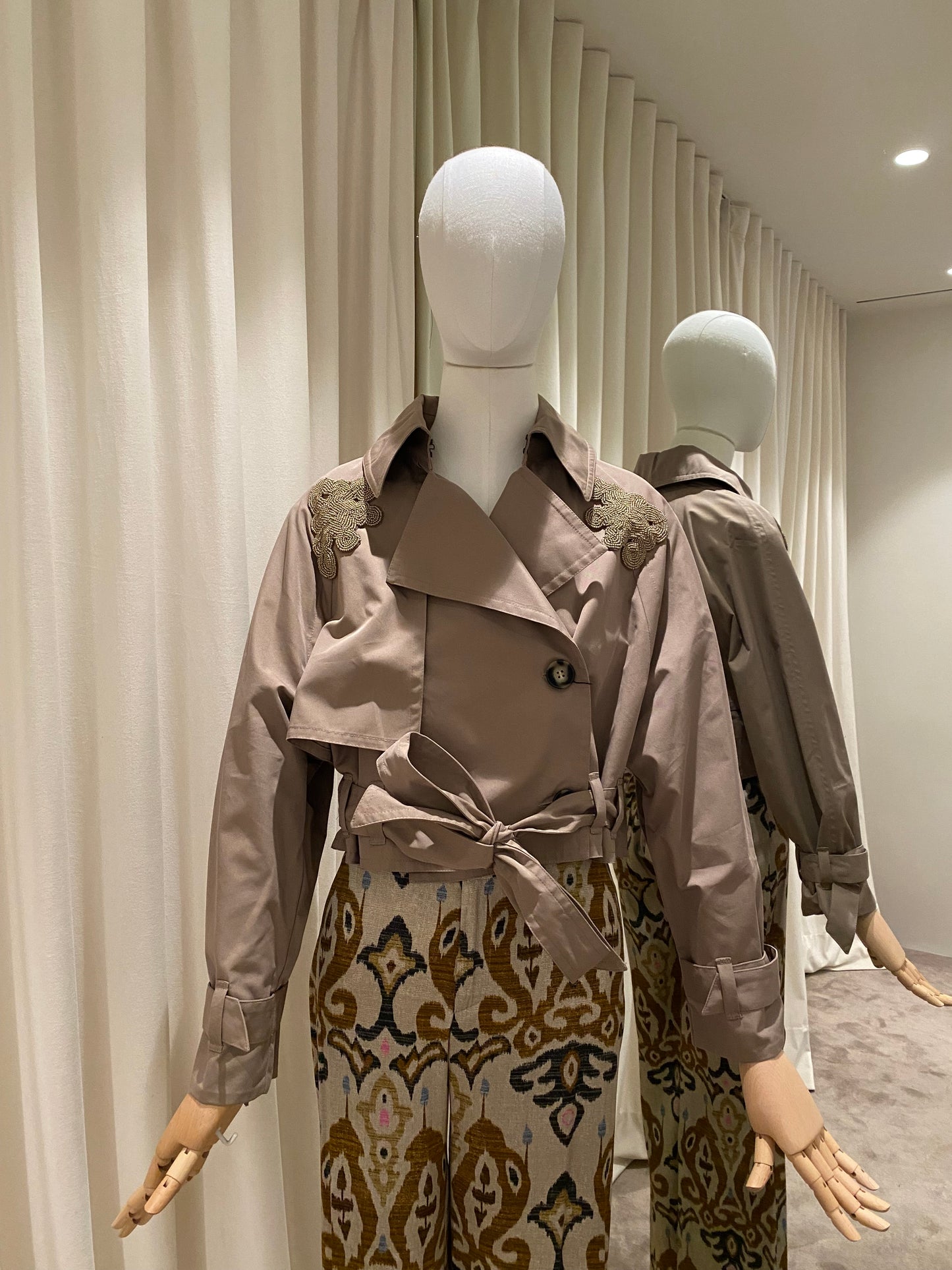 Bazar Deluxe Chaqueta trench corta