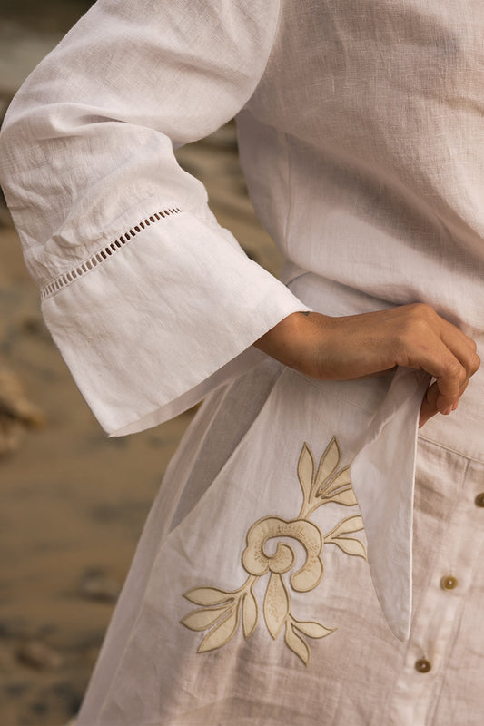 Mr Mood Falda Mrs Mabe white