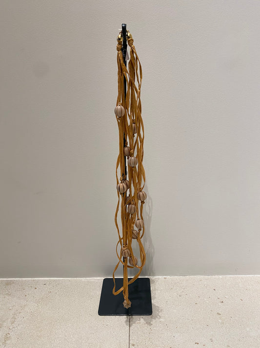 Collar rafia y bolas madera - The Class Room