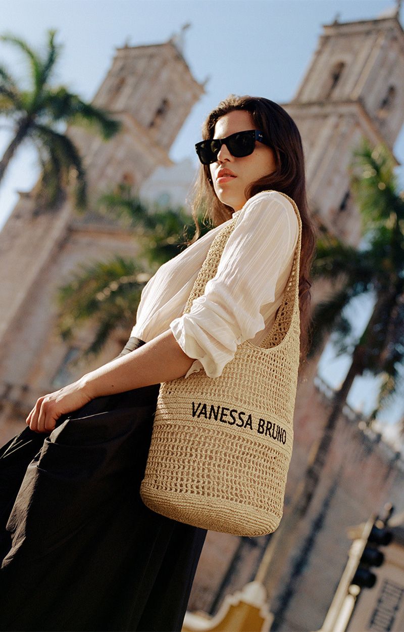 Vanessa Bruno Hobo bag in raffia - The Class Room