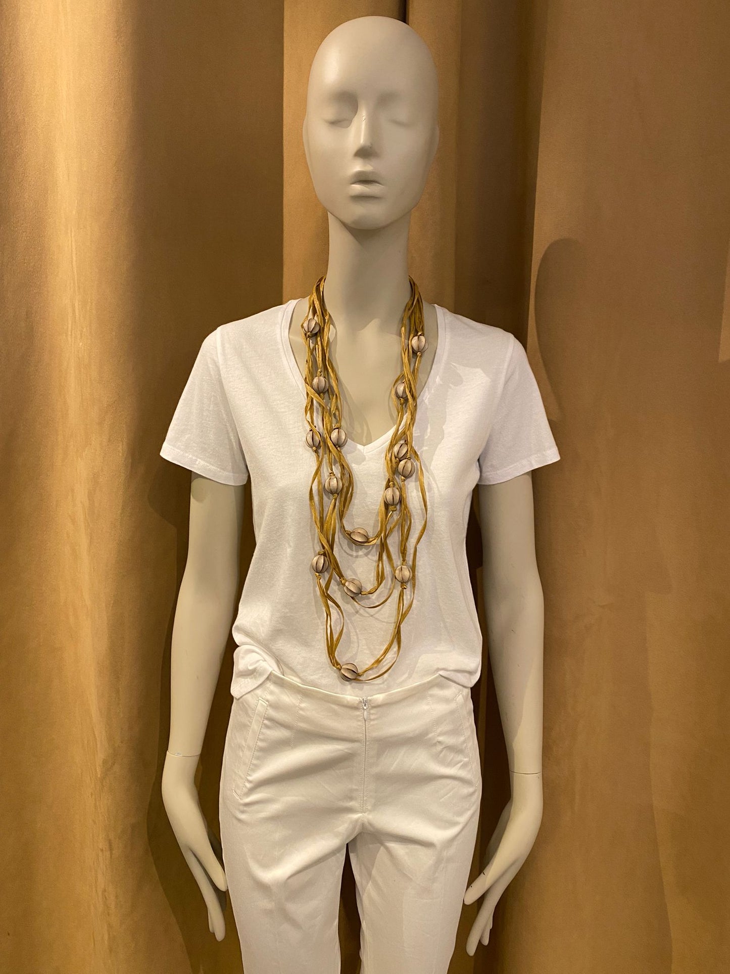 Collar rafia y bolas madera - The Class Room