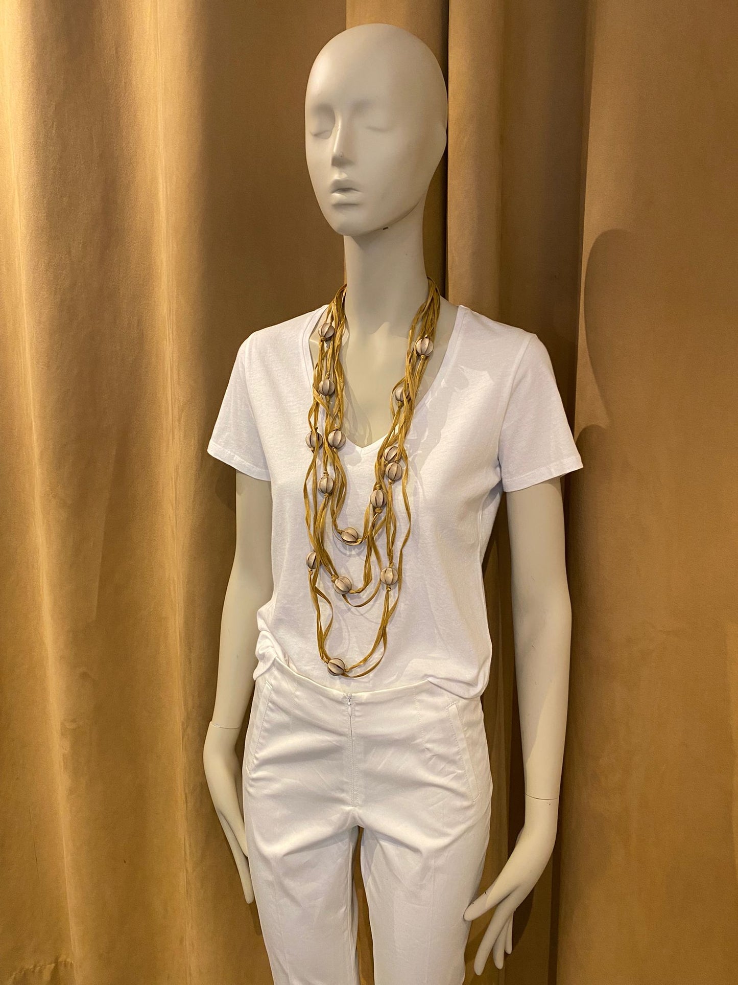 Collar rafia y bolas madera - The Class Room