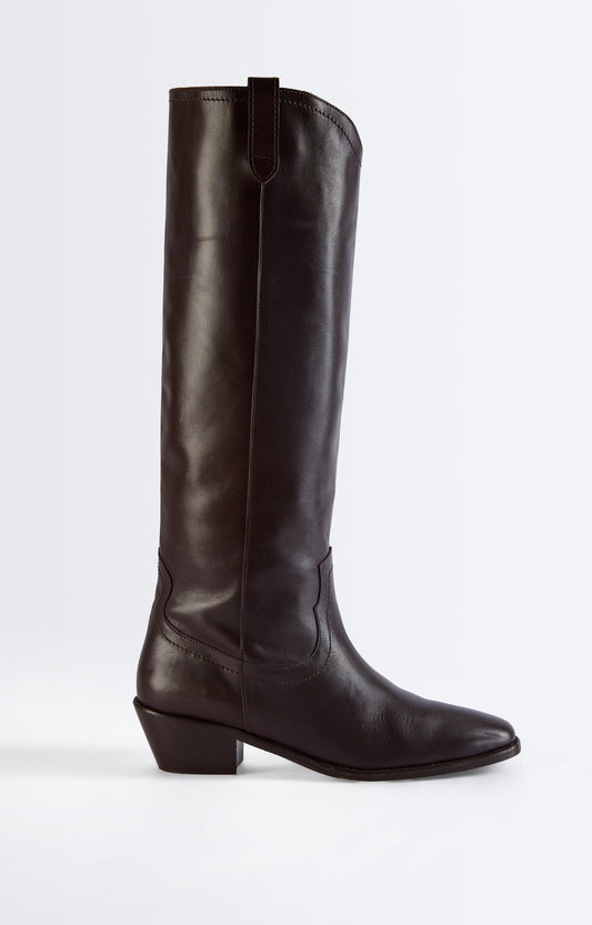 Vanessa Bruno Botas Tiag - The Class Room