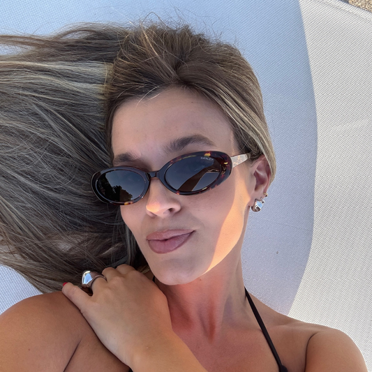 Hanley Gafas Finn carey